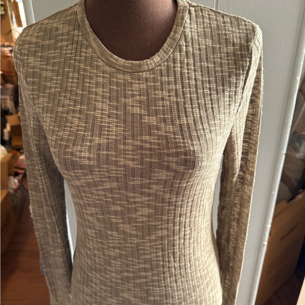 FREE PEOPLE AURA LAYER TOP GREEN AND TAN SIZE MEDIUM WARM NWT.
